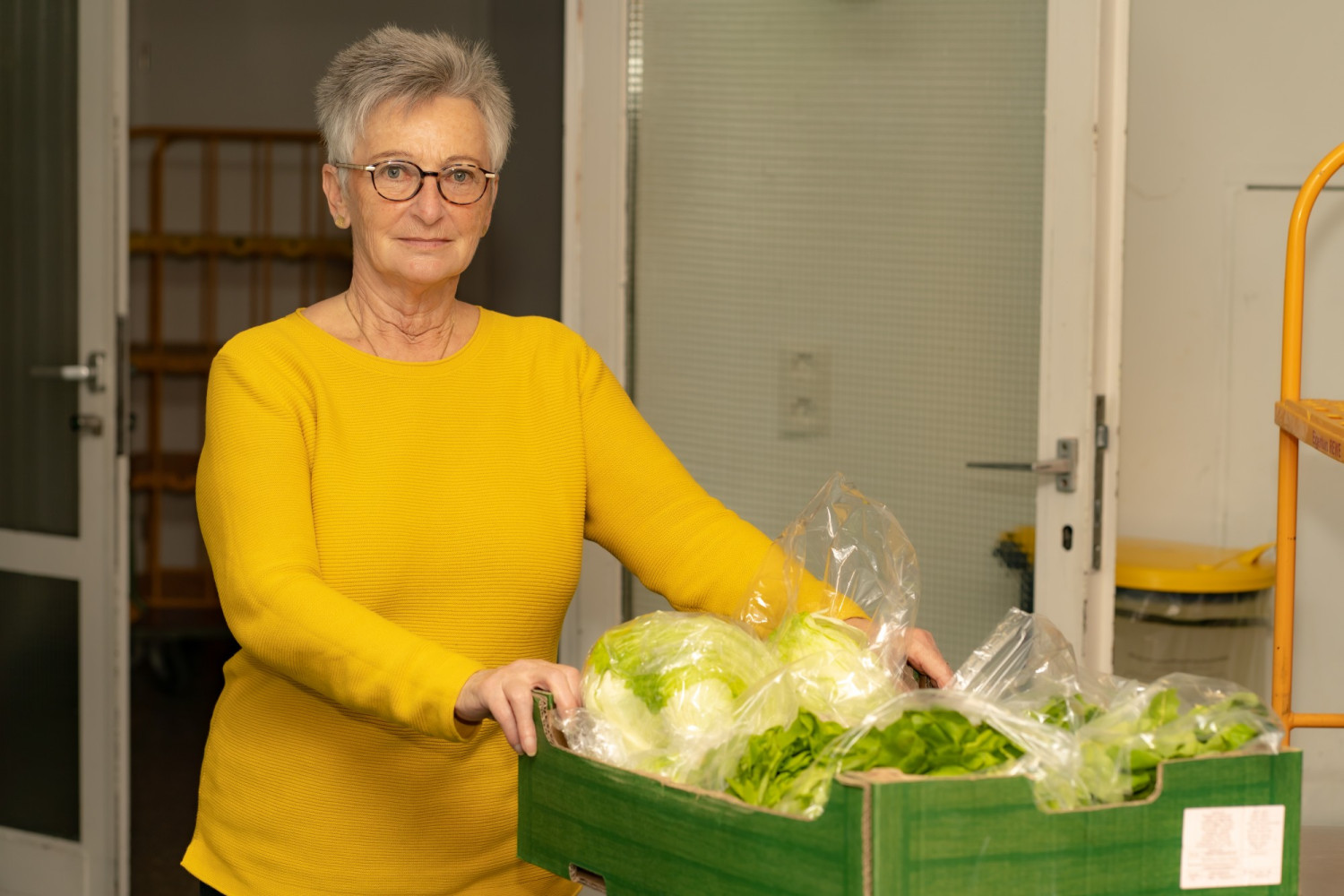 **Gisela Müller-Rockenbach**, 71, ist Rentnerin und Lebensmittelretterin im Sozialkaufhaus Hab & Gut